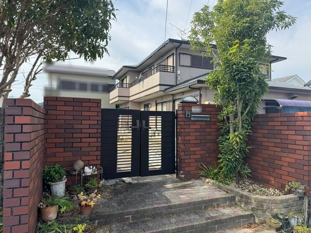 北名古屋市北野五反畑戸建のエントランス