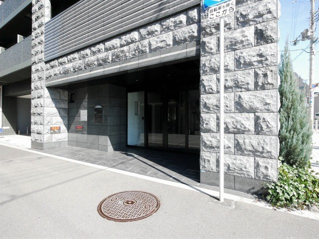 プレサンス松屋町駅前デュオのエントランス