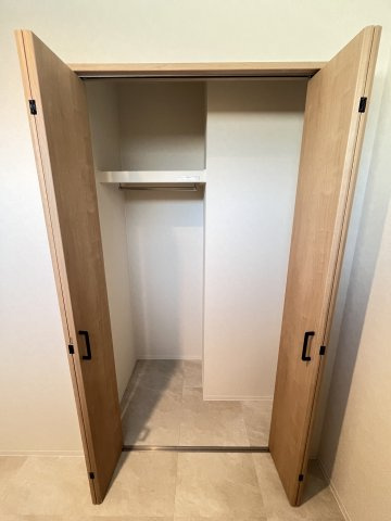 大阪市城東区東中浜５丁目の賃貸マンションの収納