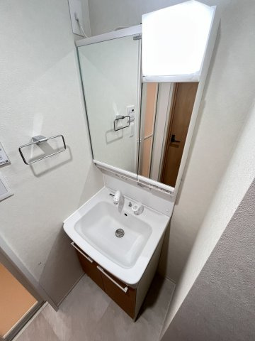 大阪市城東区東中浜５丁目の賃貸マンションの洗面所