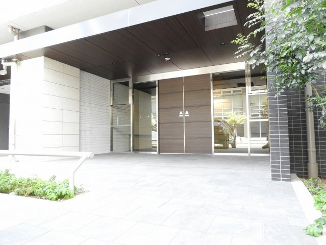コンフォリア心斎橋EASTのエントランス
