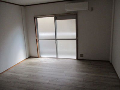 【居間・リビング】 | いほりコーポ | 横長のお部屋なので荷物の配置もやりやすいですね