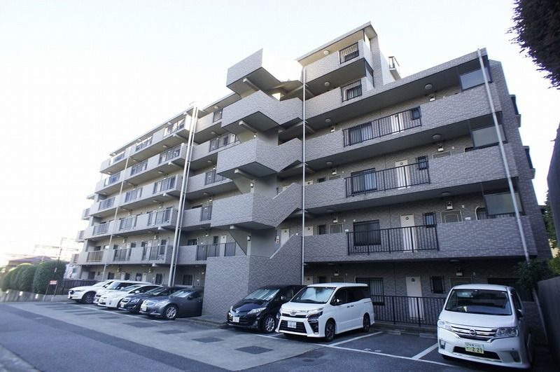 メゾンドソレイユの駐車場