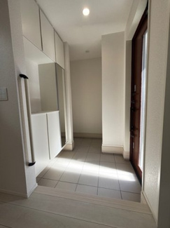 【玄関】 | 佐伯区五月が丘3丁目　全２区画　NO1 | シューズボックスが設置されており、家族の靴がスッキリ収納できます☆