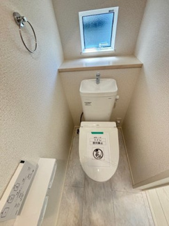 【トイレ】 | 佐伯区五月が丘3丁目　全２区画　NO1 | シンプルなデザインはお掃除やしやすく衛生的。温水洗浄便座付き　トイレ×２