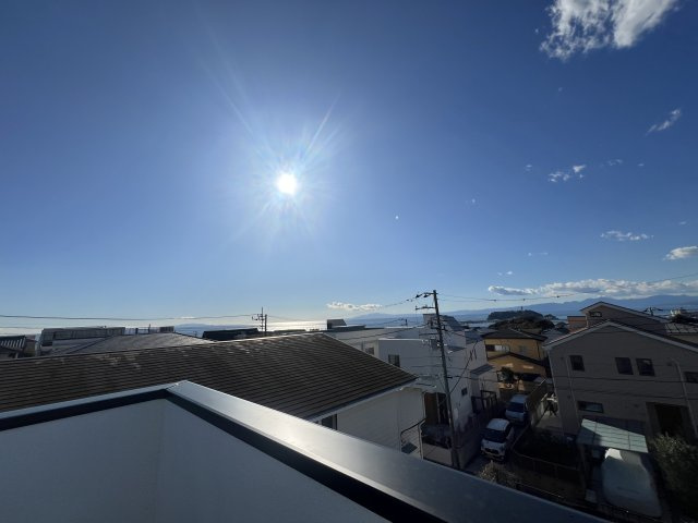 ～鎌倉高校のチャイムを聞きながら江ノ島と湘南の海を眺める至福の時間～【鎌倉市七里ガ浜2丁目】新築戸建の展望