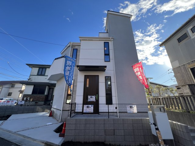 ～鎌倉高校のチャイムを聞きながら江ノ島と湘南の海を眺める至福の時間～【鎌倉市七里ガ浜2丁目】新築戸建