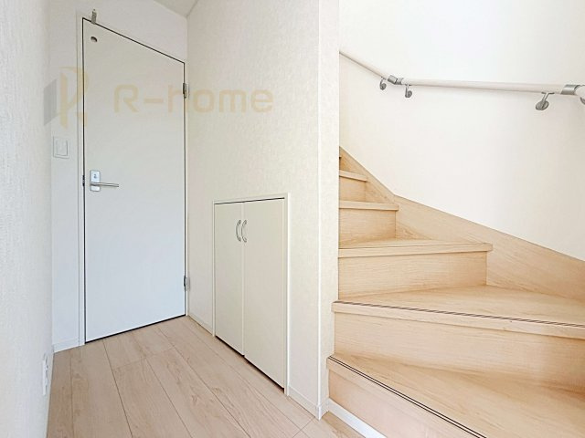 ひたちなか市平磯遠原町第2　新築戸建て　3号棟の収納|あると嬉しいホール収納！防災グッズなどの収納にも便利です♪
