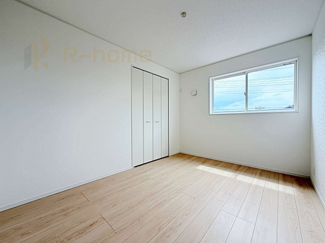 ひたちなか市平磯遠原町第2　新築戸建て　3号棟の洋室|お部屋のサッシにはペアガラスを採用、高い断熱性による省エネと結露対策に有効です♪