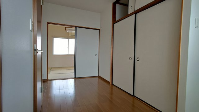 京口住宅の洋室