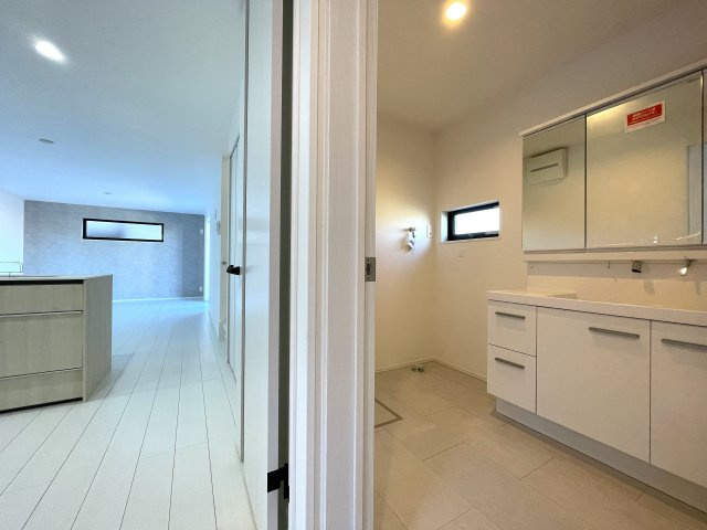 アスレチック感ある広さに眺望もGOOD！庭の活用したい方は注目デス！『保土ケ谷区鎌谷町』新築戸建の脱衣所