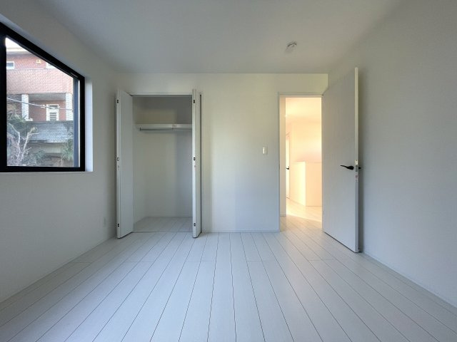 アスレチック感ある広さに眺望もGOOD！庭の活用したい方は注目デス！『保土ケ谷区鎌谷町』新築戸建の洋室|コンパクトで使いやすい洋室です