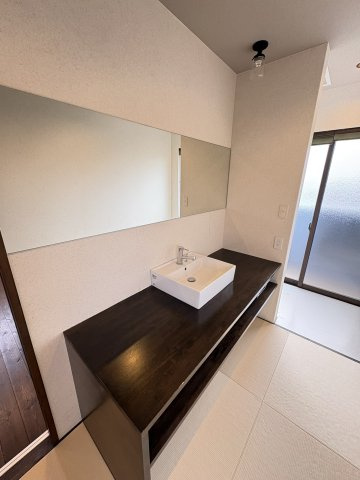 ときがわ町大字玉川　中古戸建の独立洗面台