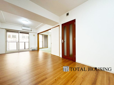 【居間・リビング】 | クリオ新札幌壱番館 | ☆☆大空間リビングは家族のオアシスへ☆☆毎日家族が笑顔で生活する空間であるリビング。
広さと明るさには拘ってほしい空間です。お子様の成長に合わせて家具の配置なども広いからこそ可能です。