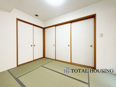 【和室】 | クリオ新札幌壱番館 | 和室　約6.0帖
LDKと隣接した和室は、リビングから目が届く場所なので、お子様の遊び部屋・お昼寝スペースとして使うのもオススメです♪