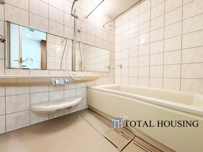 【浴室】 | クリオ新札幌壱番館 | 一日の疲れを癒してくれる場所なので、快適に過ごして頂く為にゆったりサイズのバスタブを用意しました。是非半身浴をお楽しみ下さい。