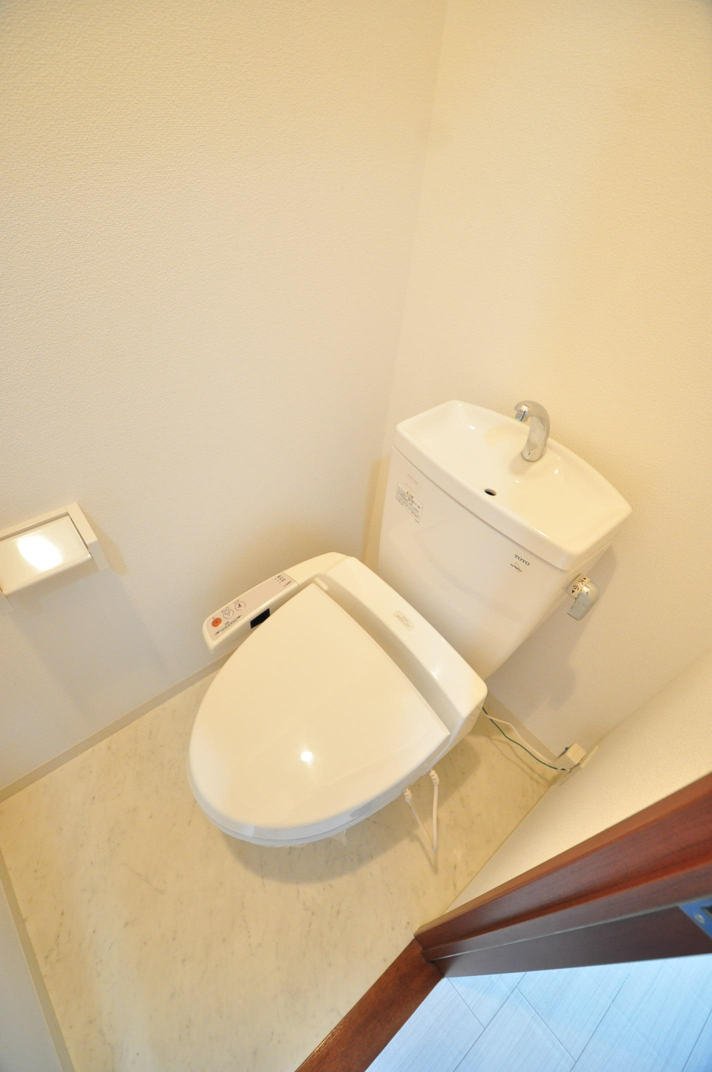 大阪市旭区高殿３丁目の賃貸マンションのトイレ