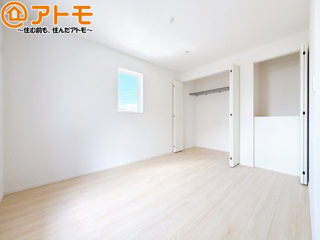 【寝室】 | 田方郡函南町仁田第12　新築一戸建て　2号棟 | 各居室に収納がついているので、部屋の中をすっきり見せることができますね！