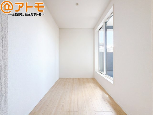 【内装】 | 田方郡函南町仁田第12　新築一戸建て　2号棟 | ファミリークロークは家族の物や季節ものなどを収納することができて便利です♪