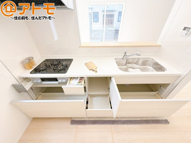 【キッチン】 | 田方郡函南町仁田第12　新築一戸建て　2号棟 | 設備充実♪お手入れらくらく♪収納豊富♪使い勝手の良いキッチンです！