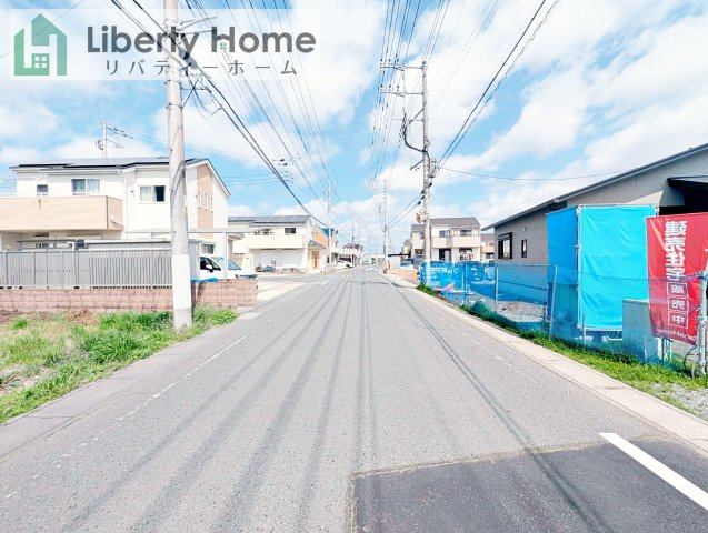 笠間市大田町　新築戸建　1号棟の前面道路含む現地写真
