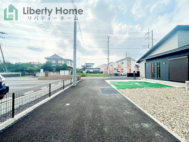 笠間市大田町　新築戸建　1号棟の前面道路含む現地写真