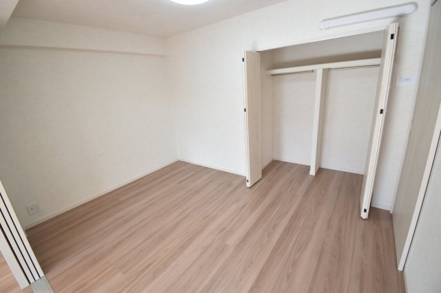 コアマンション桜坂プレジオ弐番館の洋室