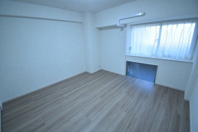 コアマンション桜坂プレジオ弐番館の洋室