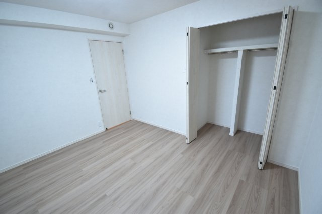 コアマンション桜坂プレジオ弐番館の洋室