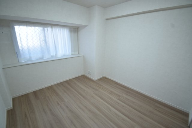 コアマンション桜坂プレジオ弐番館の洋室