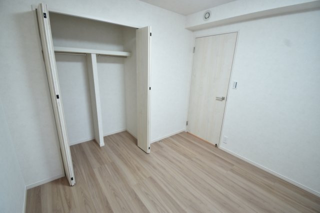 コアマンション桜坂プレジオ弐番館の洋室