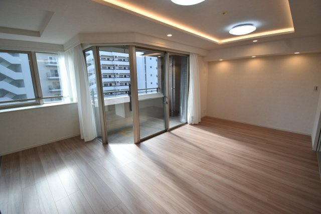 コアマンション桜坂プレジオ弐番館の居間・リビング