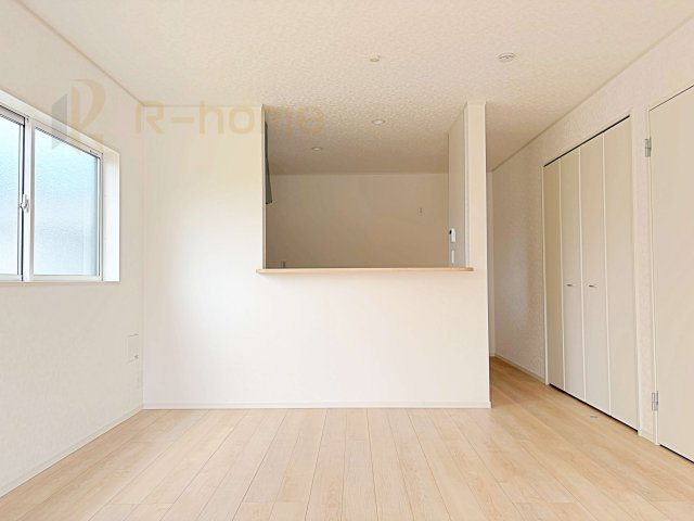ひたちなか市平磯遠原町第2　新築戸建て　4号棟のキッチン|リビングで遊ぶお子様にも目が届くカウンターキッチン！