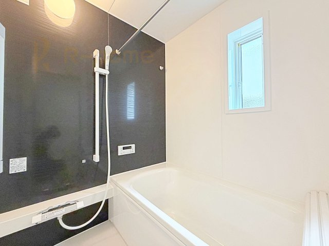 ひたちなか市平磯遠原町第2　新築戸建て　4号棟の浴室|足を伸ばしてもゆったりできるバスルーム♪機能性も取り入れて使い易さも保証します♪