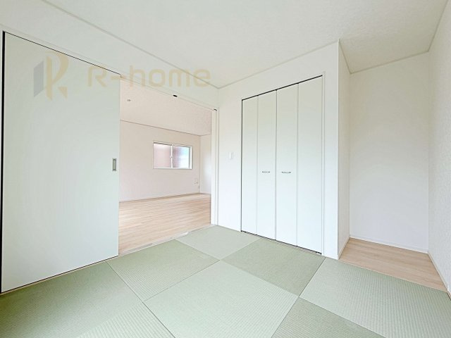 ひたちなか市平磯遠原町第2　新築戸建て　4号棟の和室|フローリングより衝撃が少ない和室は、ご両親のお部屋やキッズスペース、客間としても活用頂けます。
