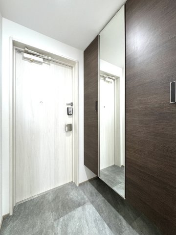 アルファタワー桜町の玄関