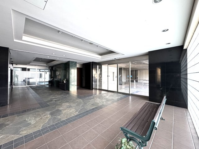 アルファタワー桜町のエントランス