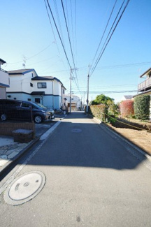 【前面道路含む現地写真】 | 令和７年12月18日撮影　建築中