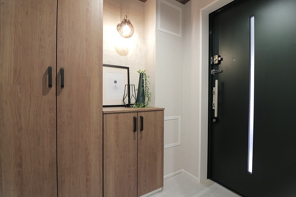 「西宮市マンション」ディアステージ西宮ブライタスの玄関|シンプルで使いやすい玄関です