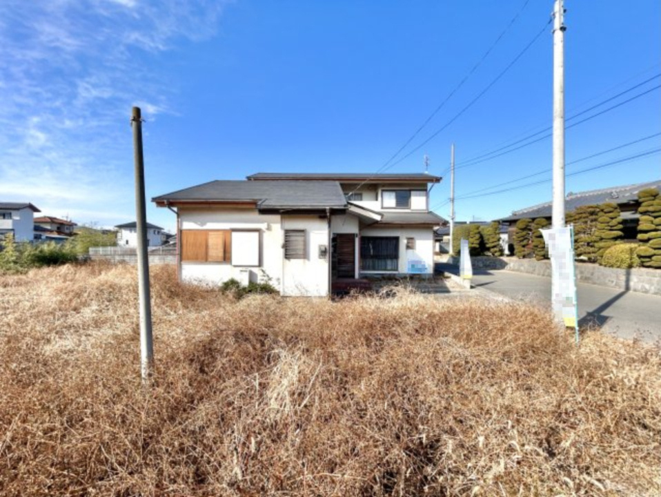 【中古戸建】伊勢崎市今泉町2丁目の外観|■外観｜南側のお庭なのでオウチを明るい印象にしてくれます♪道路から離れたお庭なのでお子様が外で遊ぶ際も安心です♪