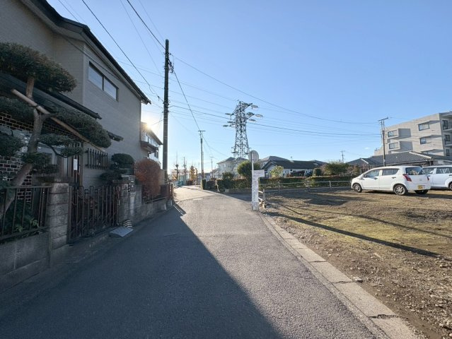 狭山市水野　建築条件なし売地　西武池袋線『武蔵藤沢駅』徒歩9分　【南小学区】の前面道路含む現地写真