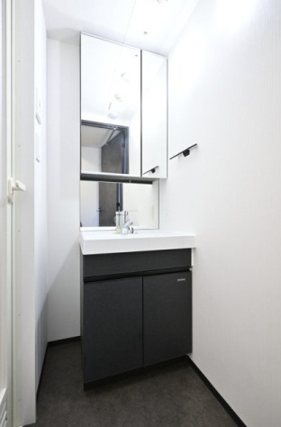 GRANSITE NAKAMEGUROの洗面所