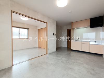 【居間・リビング】 | グランツ仁崎 | 別部屋写真です。