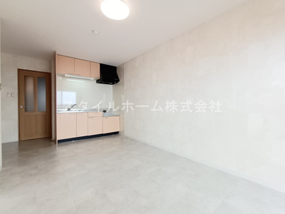 【居間・リビング】 | グランツ仁崎 | 別部屋写真です。