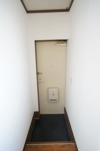 ハイツ華山の玄関