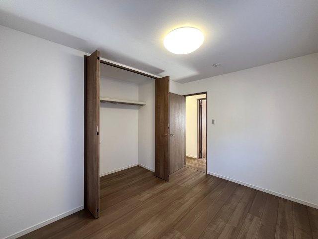 稲村ガ崎駅まで徒歩５分！！サーフボードも置ける【リフォーム】鎌倉市稲村ガ崎2丁目中古戸建の洋室