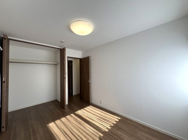 稲村ガ崎駅まで徒歩５分！！サーフボードも置ける【リフォーム】鎌倉市稲村ガ崎2丁目中古戸建の洋室