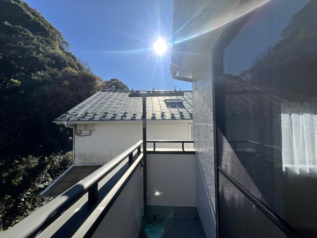 稲村ガ崎駅まで徒歩５分！！サーフボードも置ける【リフォーム】鎌倉市稲村ガ崎2丁目中古戸建のバルコニー