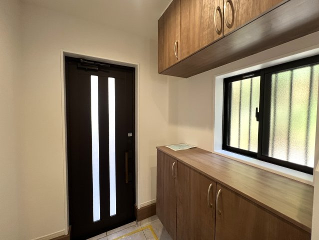 稲村ガ崎駅まで徒歩５分！！サーフボードも置ける【リフォーム】鎌倉市稲村ガ崎2丁目中古戸建の玄関