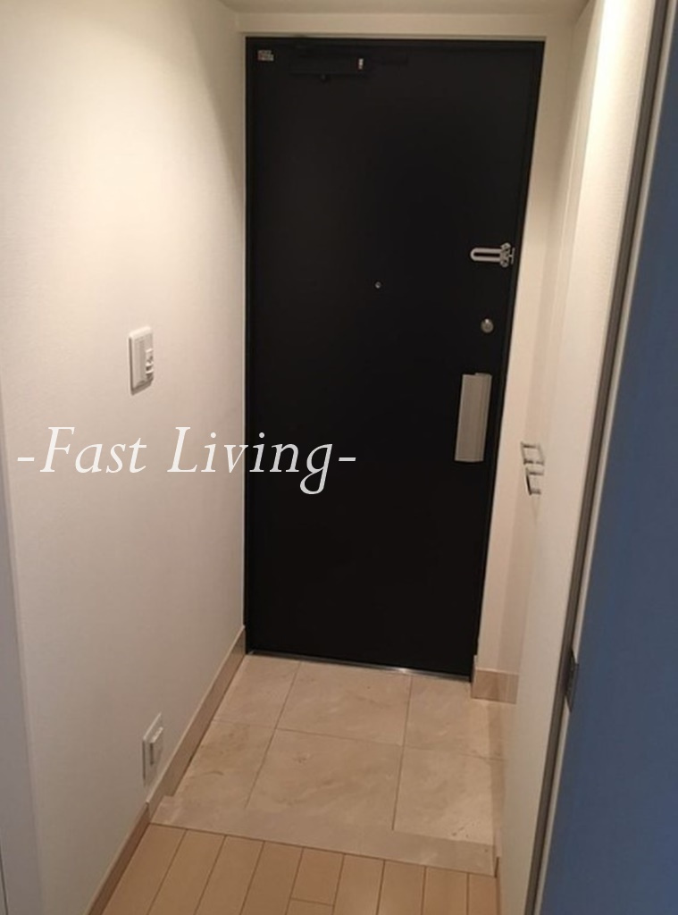 コンフォリア二番町の玄関